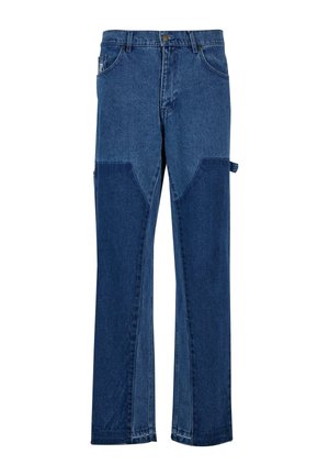Pantaloni in denim blu con taglio dritto, caratterizzati da un design patchwork con diverse sfumature di blu e un classico stile con cinque tasche.