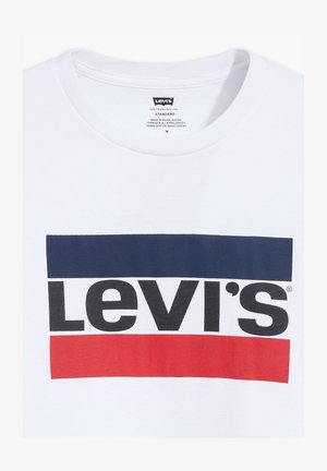 Hvid bomuld T-shirt med et iøjnefaldende, rektangulært Levi's-logo i marineblå og rød. Klassisk crew neck design med korte ærmer.