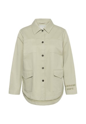 Veste beige clair à boutons avec col, quatre poches frontales et texte "LEISURE DEPT." sur le poignet de la manche gauche.