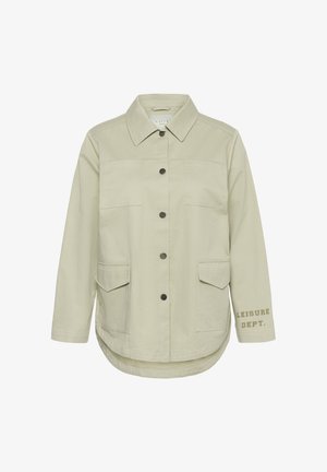 Jachetă crem deschis cu nasturi, guler, patru buzunare frontale și inscripția „LEISURE DEPT.” pe manșeta mânecii stângi.