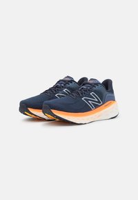New Balance FRESH FOAM X MORE V4 - Sapatos para corrida em estrada - eclipse