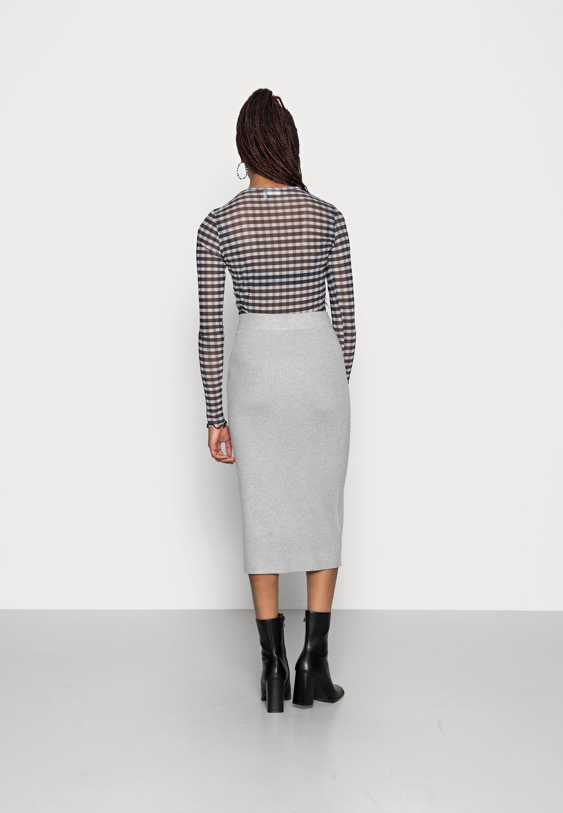 gray high waist skirt