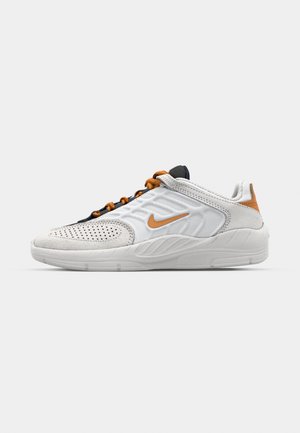 Nike SB VERTEBRAE - Baskets basses - summit white/monarch/phantom dark smoke grey/sail