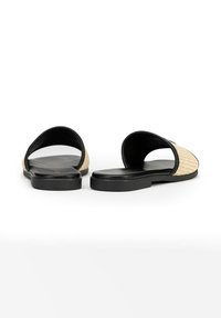 Thumbnail Image 4