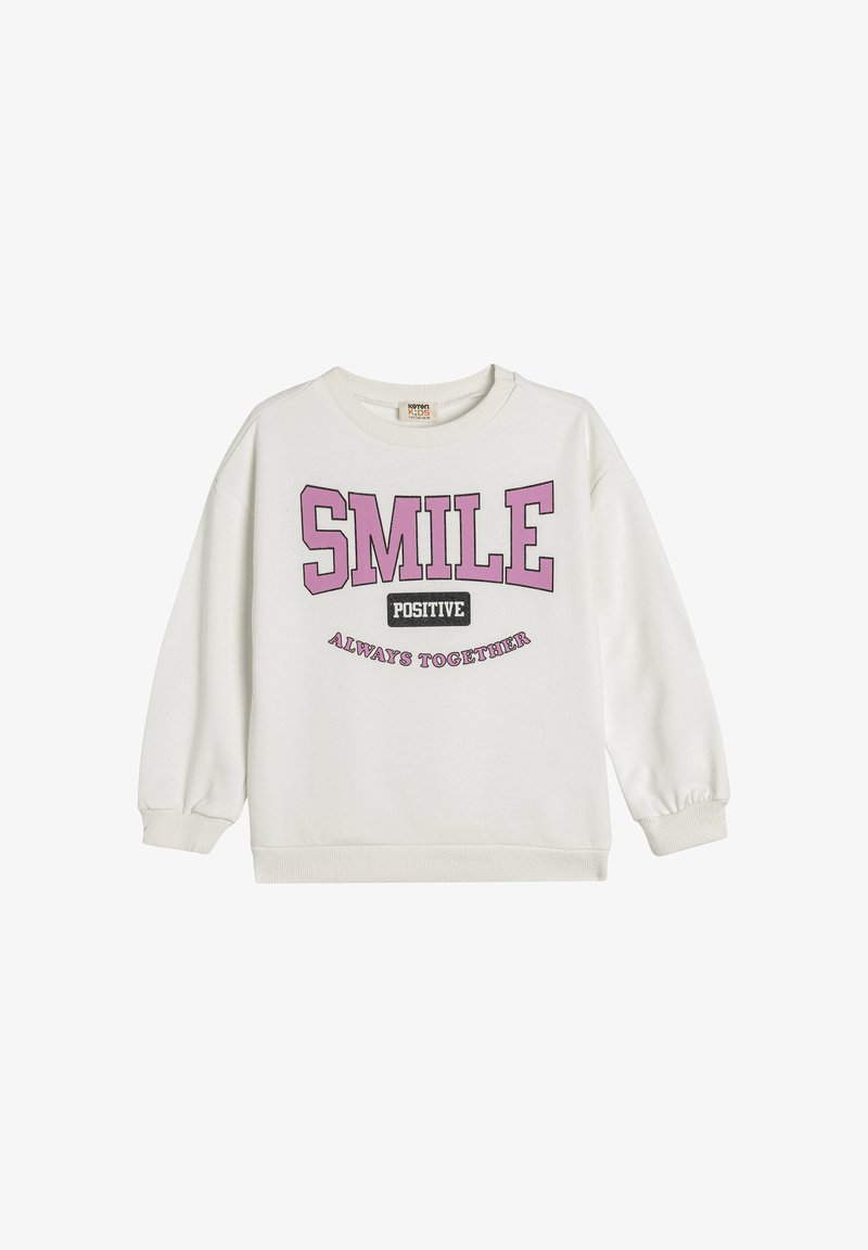 Witte sweatshirt van katoen met een ronde hals en lange mouwen. Heeft roze en zwarte tekst, "SMILE," "POSITIVE," en "ALWAYS TOGETHER."