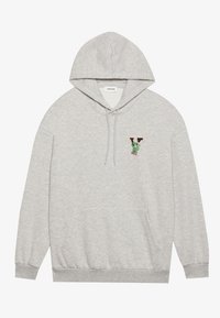 Grauer Kapuzenpullover aus Baumwollmischgewebe, mit einer vorderen Kängurutasche und einem bunten gestickten Logo auf der Brust.