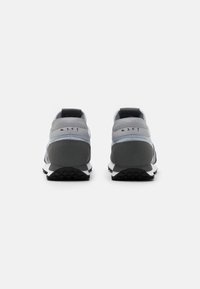 Nike Sportswear DBREAK-TYPE - Sapatilhas - wolf grey/black/iron grey/white