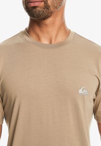 Quiksilver COASTAL RUN - Camiseta deportiva - timber wolf