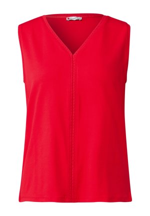 Rød ærmeløs top med V-halsudskæring, der har en glat tekstur og dekorativ syning langs midtersømmen.