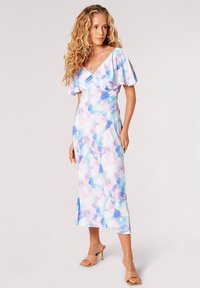 Apricot BLURRED WATERCOLOURED CAPE  - Vestido informal - pink