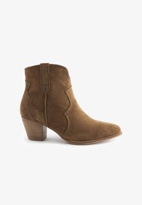 Kijelölve, tan brown