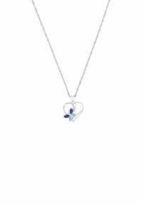 Srebrny naszyjnik z zawieszką w kształcie serca, ozdobiony niebieskimi i turkusowymi kamieniami. Skręcony łańcuszek dodaje tekstury i detali do designu.