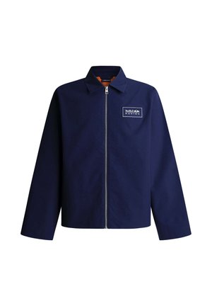 Marineblauw jack met rits, kraag, lange mouwen en een Red Bull Racing-logo op de linkerborst.