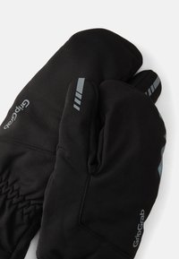 Luvas de inverno pretas com uma superfície texturizada, apresentando o logo GripGrab, punhos elásticos e detalhes refletivos na parte de trás.