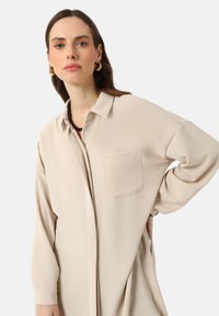 Modanisa REFKA - Overhemdblouse - stone