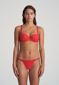 Niet geselecteerd, scarlet