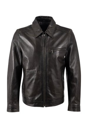 Zwarte leren jas met een ritsluiting, puntige kraag en een zijritszak. Glad oppervlak en een getailleerd ontwerp.