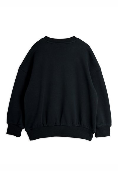 Μαύρο φαρδύ sweatshirt με ραβδωτό λαιμό και μανσέτες. Μαλακό ύφασμα με λεία υφή και ελαστικό στρίφωμα. Χωρίς γραφικά ή διακοσμήσεις.