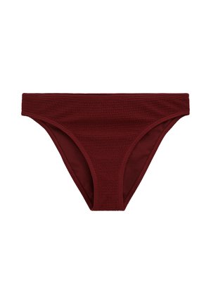Bas de bikini texturé bordeaux avec une coupe taille basse et des ouvertures de jambe moyennes, présenté sur un fond blanc.