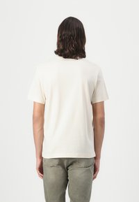 TOM TAILOR BASIC CREW NECK - T-Shirt basic - smooth light sand