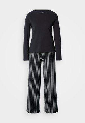 Melnā garroku topa ar apaļu kakla izgriezumu, kopā ar melnā un baltā vertikāli svītrainiem plaša piegriezuma biksēm. Kokvilnas materiāls, ikdienas dizains.