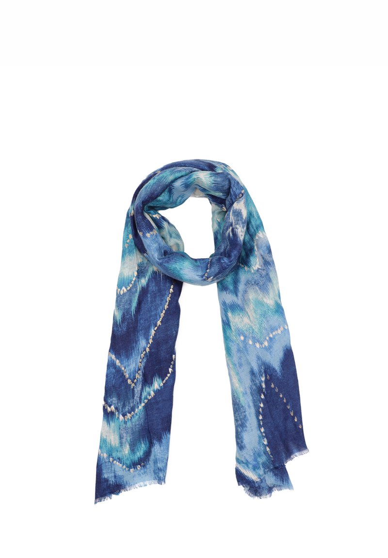 Sciarpa leggera nelle tonalità di blu, con un motivo a onde. I bordi sono sfilacciati, con sottili accenti dorati sparsi nel design.