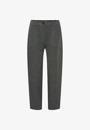 Pantalons taillés gris avec un tissu texturé, dotés de deux poches avant et d'une fermeture à bouton à l'avant. Longueur cheville avec une coupe droite.