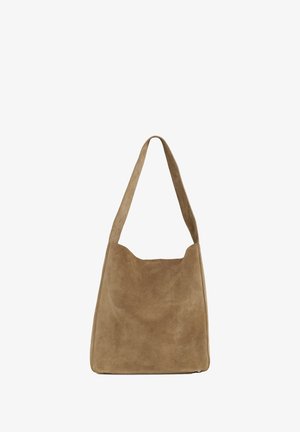 Bruine suède schoudertas met een brede riem, rechthoekige vorm en zachte textuur, afgebeeld tegen een witte achtergrond.