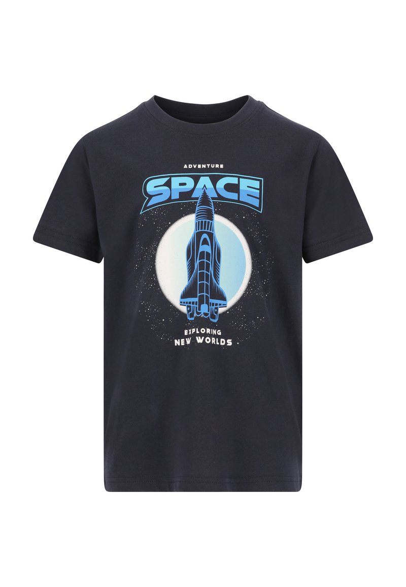 Navy bomulds T-shirt med en blå raketgrafik og teksten "ADVENTURE SPACE EXPLORING NEW WORLDS" samt et cirkulært design baggrunden.