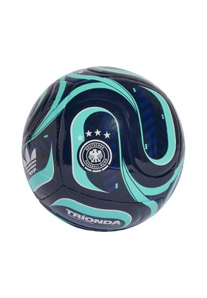 Dunkelblauer Adidas-Fußball mit türkisen Wirbeln, Deutscher Fußball-Bund-Logo mit vier Sternen und dem Text "Trionda Club".