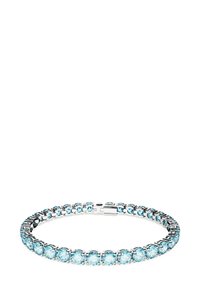 Silverarmband med runda, ljusblå ädelstenar i en säker spänndesign, med en slät, polerad yta och jämn avstånd.