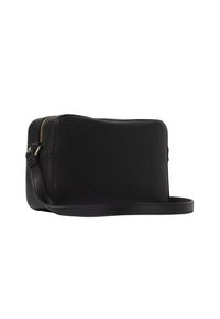 Borsa a tracolla in pelle nera con superficie testurizzata, forma rettangolare e dettaglio di cerniera dorata. Tracolla regolabile per una comodità di trasporto.