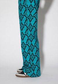 SOMETHINGNEW KAMALA MID RISE PANTS - Nadrágok - tile blue