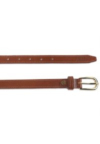 Cinturón de cuero marrón con costuras blancas, hebilla rectangular en tono dorado y cinco agujeros de ajuste. Marcado con "JASLEN" en la correa.