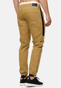 INDICODE JEANS Pantalon classique - camel