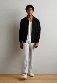 Lindbergh Športna jopa s kapuco na zadrgo - black