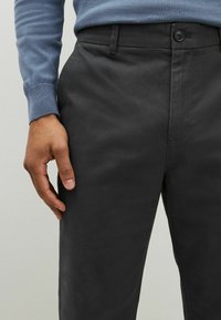Next REGULAR FIT STRAIGHT LEG - Vászonnadrágok - grey