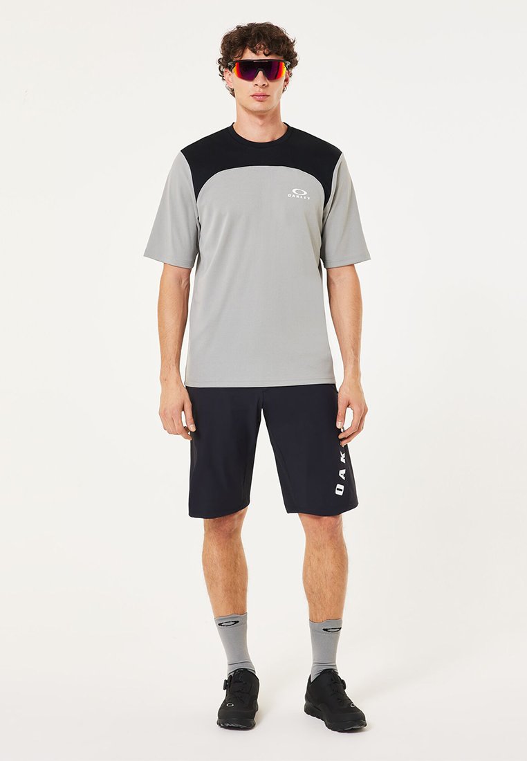 Oakley Sport T-shirt lichtgrijs Oakley Sport T-shirt lichtgrijs