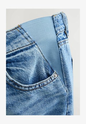 Jeans in denim azzurro chiaro con cintura elastica, caratterizzati da una tasca frontale e dettagli di lavaggio discreti sul tessuto. Bottoni in metallo argentato.
