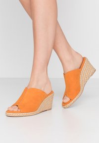 Tamaris SLIDES - Heeled mules - sunset