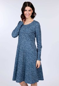 Langärmliges blaues Kleid mit floralem Muster, Rundhalsausschnitt, tailliertem Oberteil und ausgestellt Rock. Weicher Stoff mit glatter Textur.