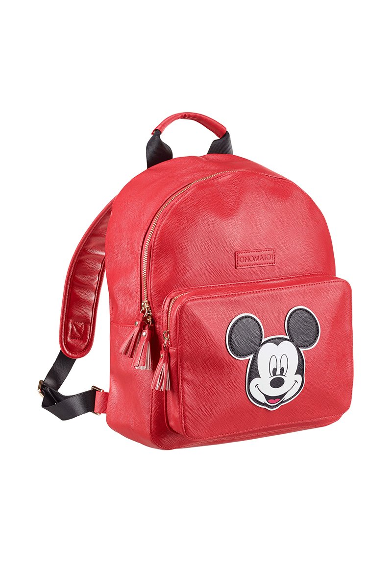 Sac à dos en cuir synthétique rouge avec une forme arrondie, des accents noirs et une poche avant ornée d'un graphique de Mickey Mouse et de zips à frange.