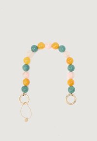 Punho de contas com contas redondas grandes alternadas em teal, amarelo e rosa claro, terminando em anéis de metal dourado, um com uma corrente delicada.