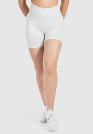 Shorts de vélo taille haute gris clair en matériau extensible avec une taille côtelée et des poignets, conçus pour le confort et la mobilité.