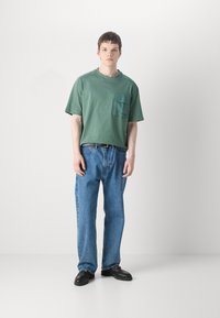 BOSS POCKET - Jednoduché tričko - open green