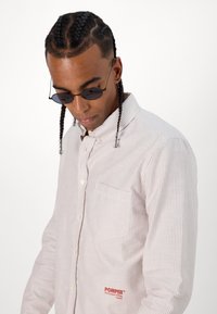 Pompeii STRIPE SKY OXFORD SHORT - Camisa - wine