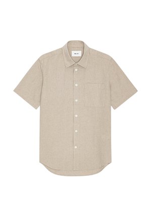 Beige kortærmet skjorte med knapper og en brystlomme foran samt klassisk krave, vist fladt på en hvid baggrund.