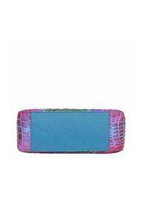 Rechthoekige handtas met een multikleurig krokodillenpatroon, met aan één kant een gladde turquoise leren paneel.