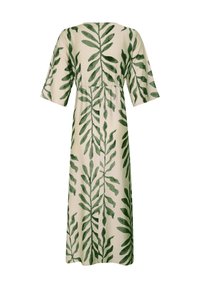 Robe maxi beige avec manches larges, taille cintrée et motif botanique de feuilles vertes couvrant le tissu.