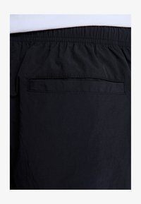 Sélectionné, kvj black